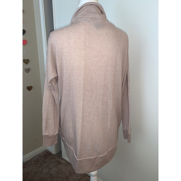 Cute Sweater with Pockets Size Small - Picture 3 of 4